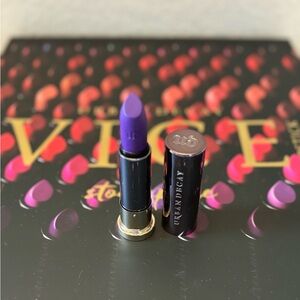 ✨New✨Urban Decay VICE Lipstick - Pandemonium